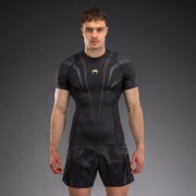 Venum Streamline Rashguard SS (26) - Lyhythihainen Musta/Kulta