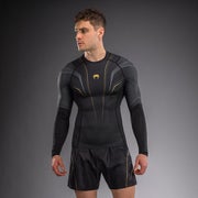 Venum Streamline Rashguard - LS (26) - Pitk&auml;hihainen Musta/Kulta