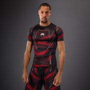 Venum Matupa Rashguard SS (26) - Lyhythihainen Musta/Punainen/Hopea